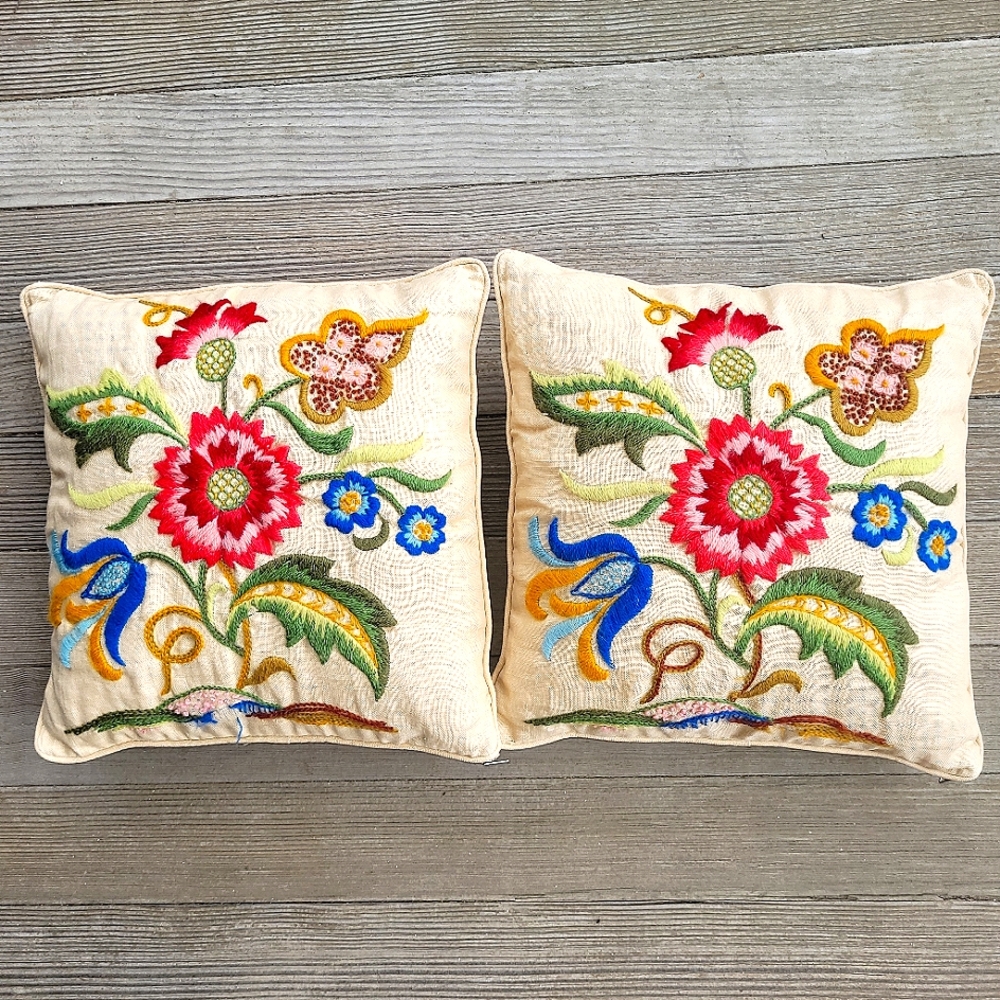 Pair of Vintage Midcentury Hand Embroidered Linen Accent Pillows